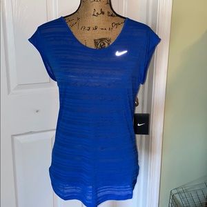 NWT Women’s Nike size small top